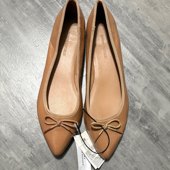 Banana Republic Factory Tan Patient Leather Flats Size 8 NWT - Picture 1 of 7